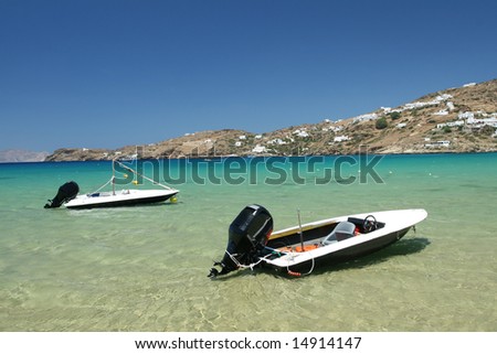 Power Boats in Bay