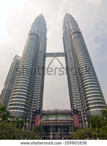 KUALA LUMPUR - MAY 25: The Petronas Twin Towers are the world's tallest twin towers. The skyscraper height is 451.9m. May 24, 2008, in Kuala Lumpur, Malaysia