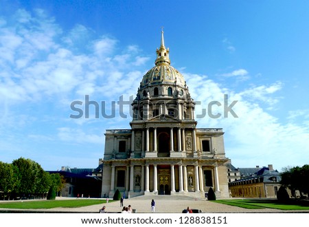 PARIS, FRANCE -AUGUST 21:Chapel of Saint Louis des Invalides on August 21, 2011 in Paris. Chapel  built in  1679 is  the burial site for some of France\'s war heroes, notably Napoleon Bonaparte.