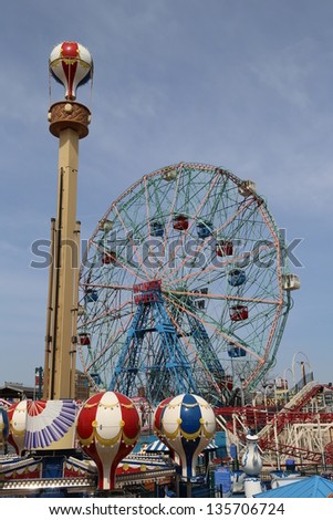 BROOKLYN, NEW YORK -APRIL 9 :Wonder Wheel at the Coney Island amusement park on April 9, 2013. Deno\'s Wonder Wheel a hundred and fifty foot eccentric Ferris wheel. This wheel was built in 1920