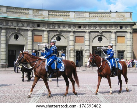 STOCKHOLM, SWEDEN - AUGUST 5: The ceremony of changing the Royal Guard on August 5, 2005. It is the King of Sweden\'s guard of honor and is responsible for the protection of the Royal Family