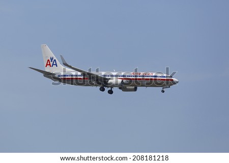 NEW YORK - JULY 8: American Airlines Boeing 737 in New York sky before landing at JFK Airport on July 8, 2014. In 2013 the American Airlines fleet consists of 621 aircraft