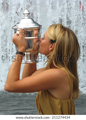NEW YORK - SEPTEMBER 10: US Open 2006 champion Maria Sharapova holds US Open trophy in the front of the crowd after her win the ladies singles final on September 10, 2006 in New York.