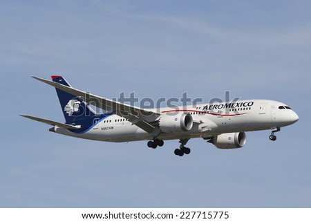 NEW YORK - OCTOBER 14: Aeromexico Boeing 787 Dreamliner in New York sky before landing at JFK Airport on October 14, 2014