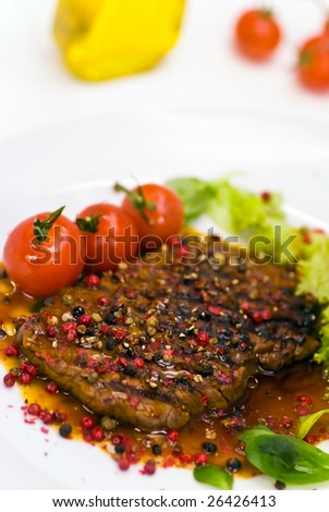 grilled pepper-steak with tomato,lettuce