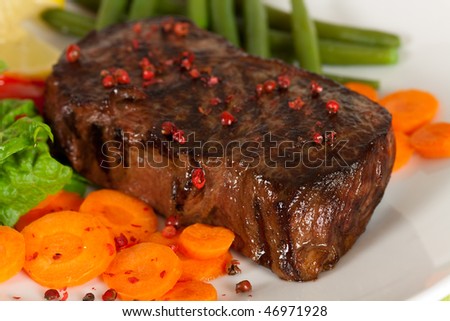 New York Steak- meat on Green Beans,Carrot,Pepper and green salad over plate
