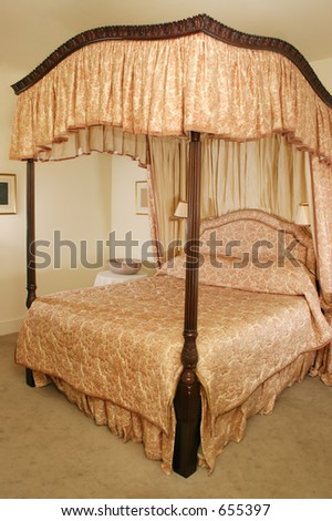 Luxury Four Poster Bed in mansion Hotel