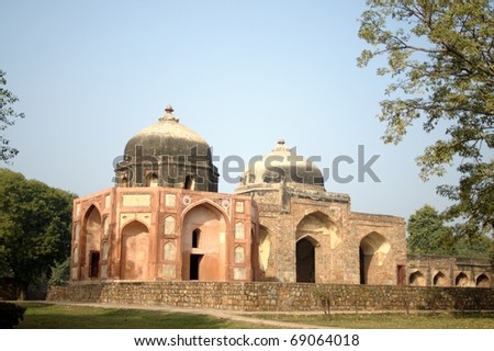 Afsarwala Tomb and Mosque at Humayun\'s Tomb complex in New Delhi. Built during the Mughal rule in the sixteenth century.