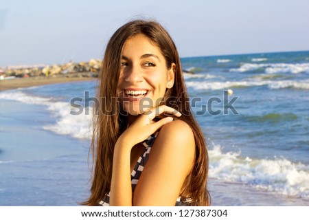 Smiling girl having fun on the beach/My smile will kill you