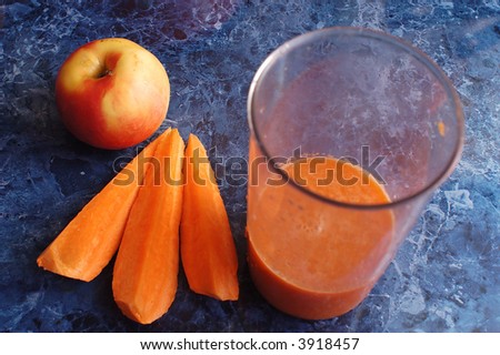 Fresh juice of carrot and apple