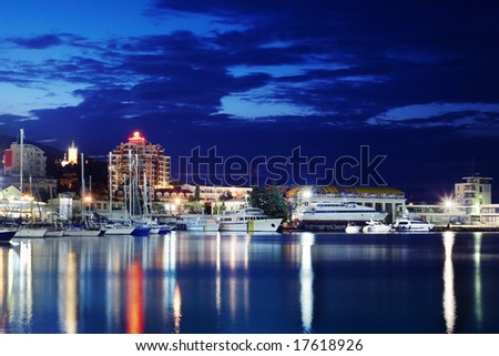 Night city. illuminated a pier with yachts .