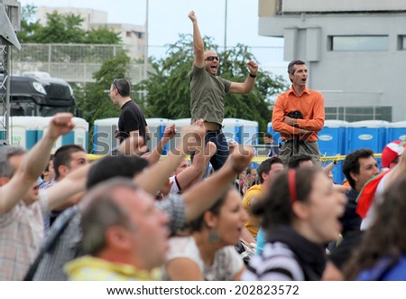 Bulgarian people watch together Grigor Dimitrov against Novak Djokovic, 4 July 2014, Sofia, Bulgaria