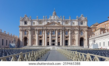 VATICAN CITY, ITALY- MARCH 9, 2015: Crowds of pilgrims gathered for Audience with the Pope at Saint Peter\'s Square. Papal Audience are held on Wednesdays if the Pope is in Rome
