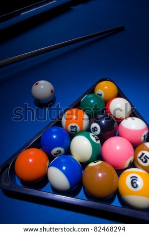 Image of blue billiard table with all the balls in triangle shape