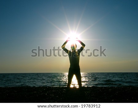man worshiping the sun at dawn