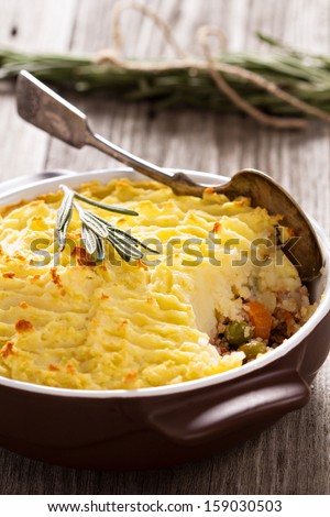 Shepherd\'S Pie (Baked Mashed Potatoes And Ground Beef With Vegetables)