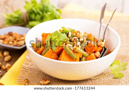 Sweet potato stew with green beans and spicy peanuts