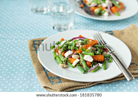 Salad with beans, baked carrots and feta