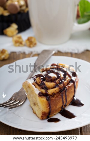Cinnamon buns with chocolate and cream cheese glaze