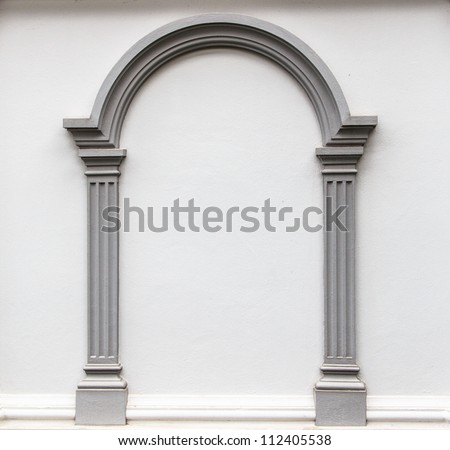 Arch molding decorates on the plain concrete wall.