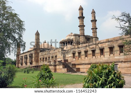 Majestic structure of Jami Masjid at Champaner Pavagadh. A UNESCO World Heritage Site built in 16th century A.D. by Sultan Mahmud Begada.