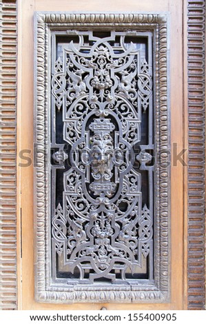 Paris. door decoration in the homes of historic buildings (XIII-XIX century)