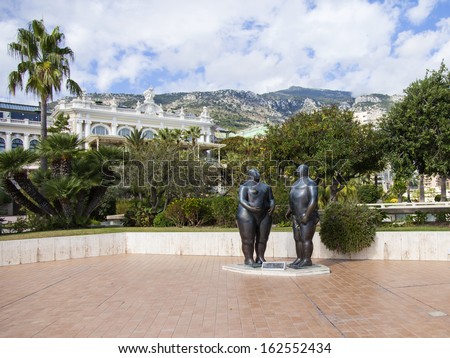 The Principality of Monaco, 13 October 2013 . Sculpture of Adam and Eve in Monte - Carlo (author - Fernando Botero ) in a public garden