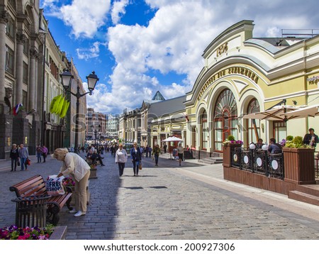 Moscow, Russia, on June 24, 2014. Kuznetsky Bridge Street - a new foot zone after summer rain