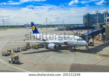 Moscow, Russia, on July 5, 2014. Preflight service of the plane of airline Lufthansa at the airport Vnukovo