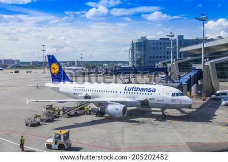Moscow, Russia, on July 5, 2014. Preflight service of the plane of airline Lufthansa at the airport Vnukovo