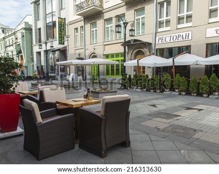 Moscow, Russia, on September 9, 2014. Foot zone in the downtown. Kuznetsky Bridge Street. Summer cafe in the street
