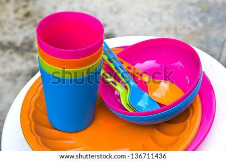 Plastic tableware for picnic