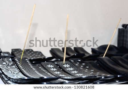 Incense holder elongated black and white letters