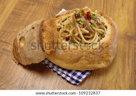 macaroni in crumbs bread served in to loaf