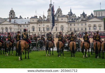 LONDON, UK - JUNE 7, 2014: Queen\'s cavalry guards standing in front of Buckingham palace to Celebrate Queen\'s Official Birthday. On June 7, 2014 in London, UK.
