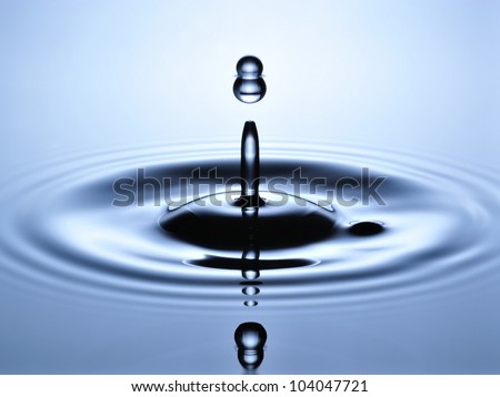 A small water drop fall on water surface and jump back to collide with the second one, forming a calabash shape splash.