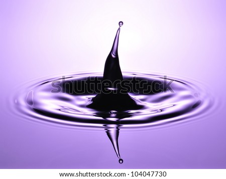 A small water drop fall on water surface and the splash jump to form a good clear, beautiful shape.