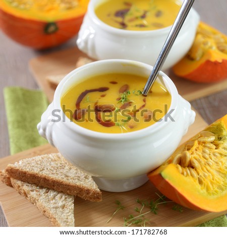 hokkaido pumpkin soup with bread