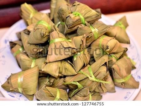Mini  glutinous rice wrapped in leaves