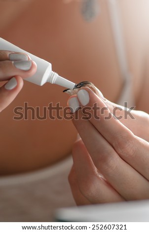 Applying the glue on false lashes