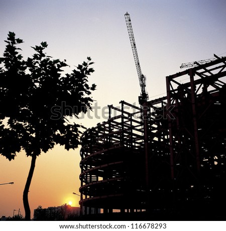 A sunset behind the construction site