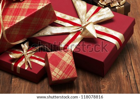 Two red boxes with a ribbon and two red boxes without a ribbon