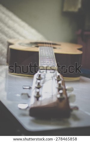 Acoustic guitar , focused frets- in vintage tone