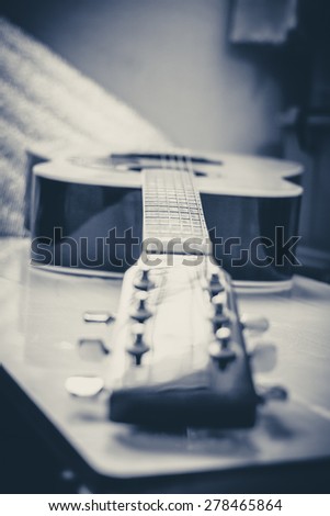 Acoustic guitar , focused frets- in vintage tone