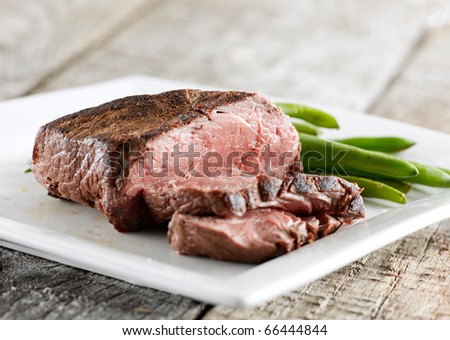 sirloin steak with green beans