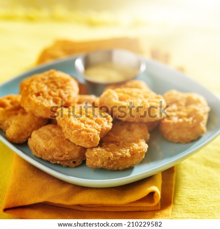 chicken nuggets with honey mustard sauce