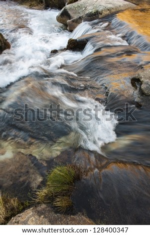 Cascade falls over mossy rocks