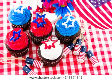 July 4th picnic with patriotic holiday cupcakes.