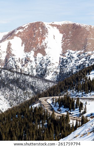 Typical weekend at Loveland pass on late Winter day.
