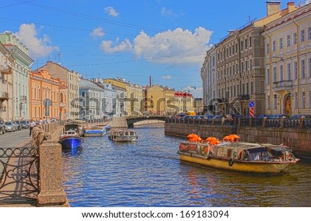 ST. PETERSBURG, RUSSIA - CIRCA JULY 2010: Moyka River. Tourists on ships at the height of the tourist season. HDR